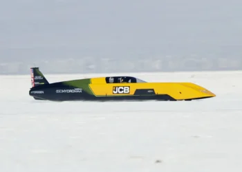 Mientras coche de Fórmula 1 alcanza los 372 km/h, este coche llegó a los 653,91 km/h y no fue multado por ello