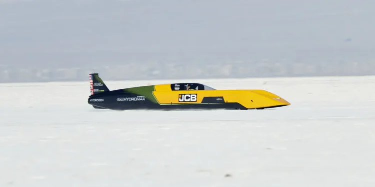 Mientras coche de Fórmula 1 alcanza los 372 km/h, este coche llegó a los 653,91 km/h y no fue multado por ello