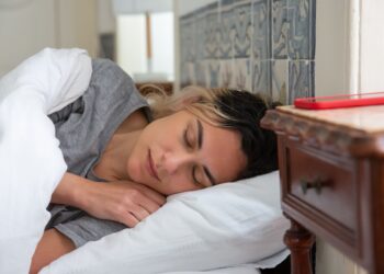 Dormir 8 horas al día no es suficiente para evitar el cansancio, según los especialistas