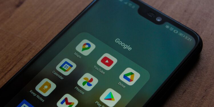 YouTube deja de funcionar en teléfonos Android y los usuarios son avisados