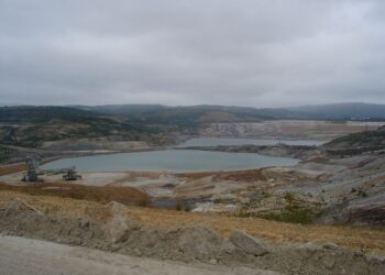 En 2008, España comenzó a llenar de agua una mina de 300 metros de profundidad; 4 años después, es uno de los lagos más grandes del país