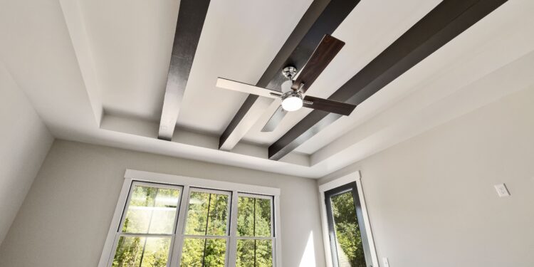 Adiós al ventilador de techo como lo conocemos: la nueva tendencia de 2026 consume menos energía y no hace ruido