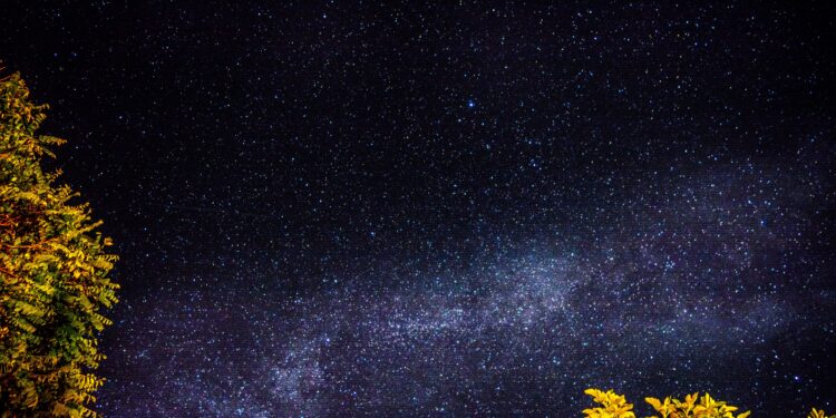 El telescopio de la NASA apunta al espacio profundo y podría haber encontrado las primeras "ciudades" del universo