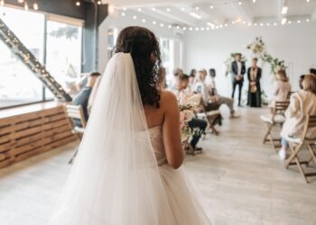 Adiós a las iglesias: la nueva tendencia para las bodas en 2026 es más íntima y reservada