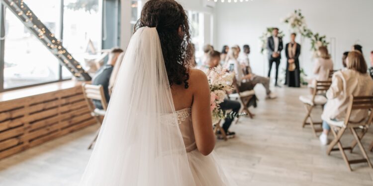 Adiós a las iglesias: la nueva tendencia para las bodas en 2026 es más íntima y reservada
