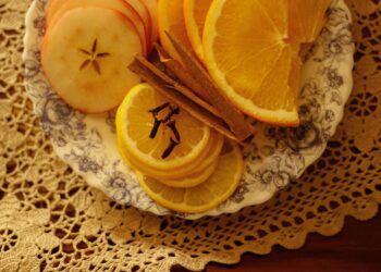 Hervir cáscara de naranja con clavo: para qué sirve y por qué se recomienda para perfumar la casa