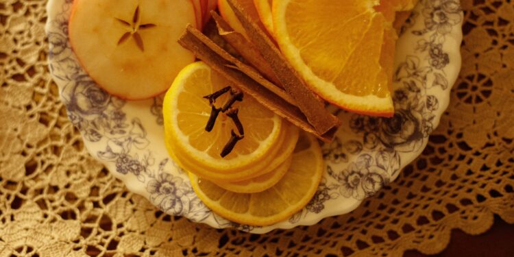 Hervir cáscara de naranja con clavo: para qué sirve y por qué se recomienda para perfumar la casa