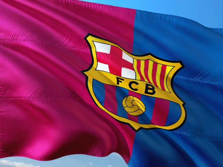 Barcelona destrona al Real Madrid y ficha a un centrocampista de un rival