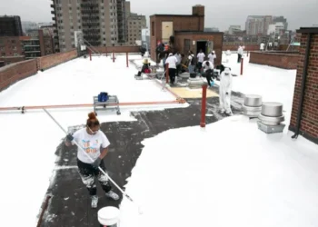 En 2011, esta ciudad pintó todos los tejados de blanco y consiguió reducir la temperatura hasta en 24 °C