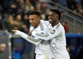 Salario de Vinícius Júnior para renovar con el Real Madrid es elevado, pero el de Mbappé es aún mayor