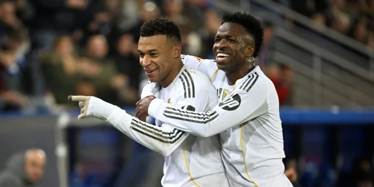 Salario de Vinícius Júnior para renovar con el Real Madrid es elevado, pero el de Mbappé es aún mayor