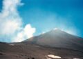 Tras el terremoto en Colombia y la alerta de tsunami en Europa, una nube de ceniza de un volcán en Italia provoca la cancelación de vuelos
