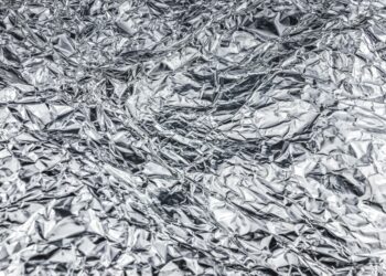 Poner papel de aluminio en las ventanas: para qué sirve y por qué se recomienda hacerlo durante todo el verano