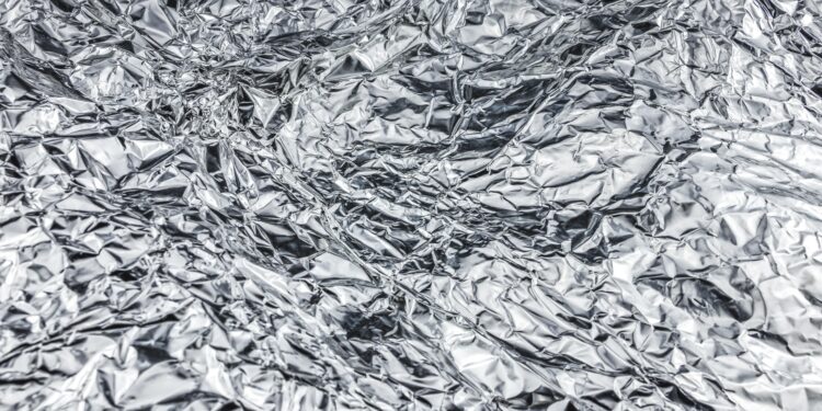 Poner papel de aluminio en las ventanas: para qué sirve y por qué se recomienda hacerlo durante todo el verano