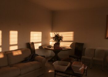 Ni aire acondicionado ni una toalla mojada en la ventana: esta es la mejor forma de refrescar una casa que recibe sol todo el día