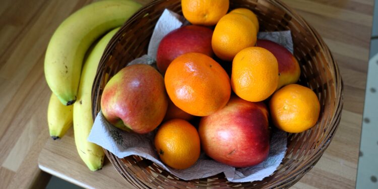 Colocar un corcho dentro del frutero: para qué sirve y por qué cada vez más personas lo recomiendan