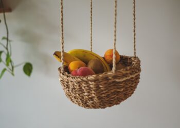 Si tienes una cesta de frutas rota en casa, tienes un tesoro: una idea inesperada para usarla lejos de la cocina