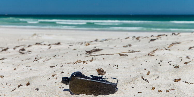 Esta botella fue lanzada al mar en 1886 y, 132 años después, una familia descubrió el mensaje que había en su interior