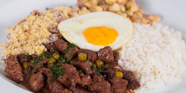 Comer más proteínas ayuda en la dieta, pero un nuevo estudio revela justamente lo contrario y advierte sobre sus riesgos