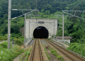 Túnel de 54 kilómetros en Japón conecta 2 grandes islas y los trenes pasan a 240 metros por debajo del nivel del océano