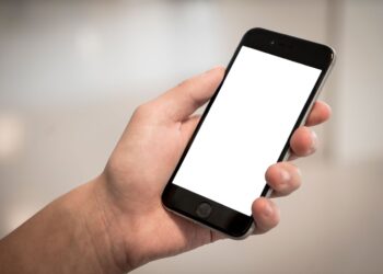 Cómo convertir celular micrófono alta