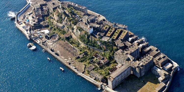 La isla de 5.259 habitantes que quedó deshabitada en apenas 90 días