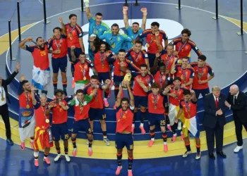 España sorprende y planea renuncia título tras el Mundial