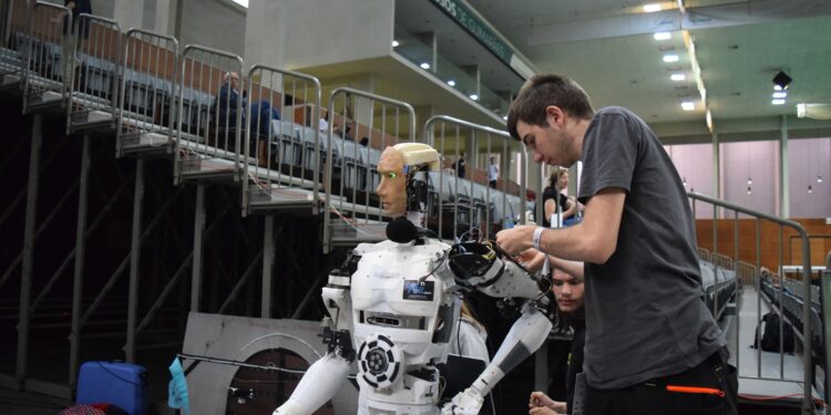 Los robots humanoides ya son una realidad y podrían convertirse en algo común en los hogares en apenas 5 años