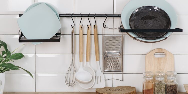 Adiós a la cerámica en la cocina: la nueva tendencia para 2026 es más ligera y fácil de limpiar