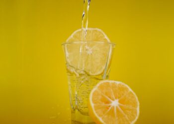 Mezclar cáscara limón bicarbonato sodio