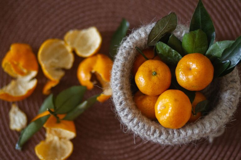 Mezclar cáscara mandarina con bicarbonato