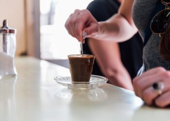 Bebes café sin azúcar debes