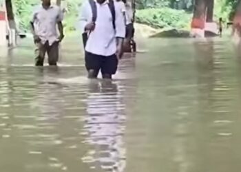 Tras la tragedia en Nepal, India sufre inundaciones aterradoras que amenazan con empeorar