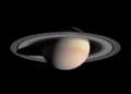 Científicos confirman la existencia de ríos y lagos en Saturno