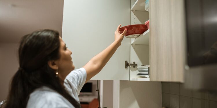 El armario de cocina está pasado de moda: la nueva tendencia decorativa de 2026 está ganando terreno en Europa