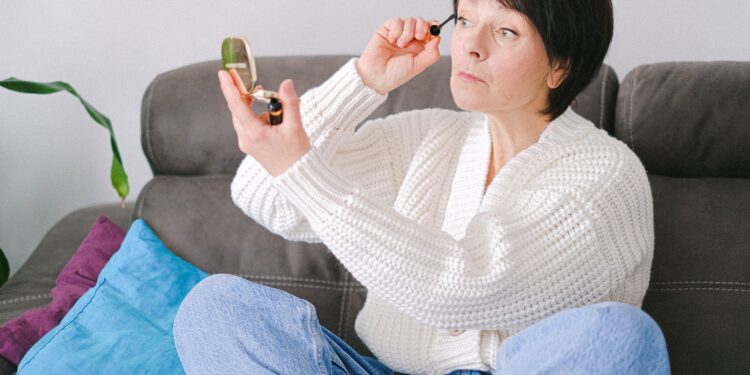 Alerta general de los maquilladores para todas las mujeres mayores de 50 años