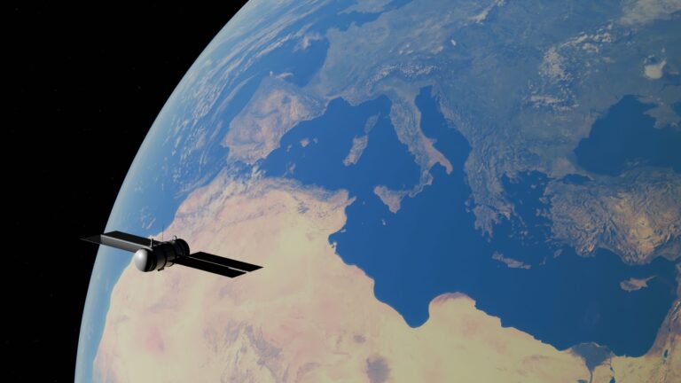 Un satélite de Estados Unidos se desintegra inesperadamente en el espacio