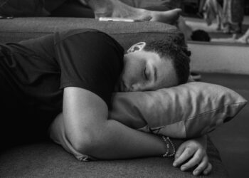 Hacer actividad física es bueno para reducir la ansiedad, pero dormir podría ser aún más efectivo