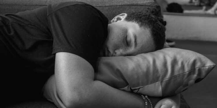 Hacer actividad física es bueno para reducir la ansiedad, pero dormir podría ser aún más efectivo