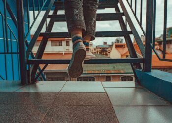 Ir al gimnasio todos los días es bueno, pero este ejercicio físico que puedes hacer en casa es mucho mejor