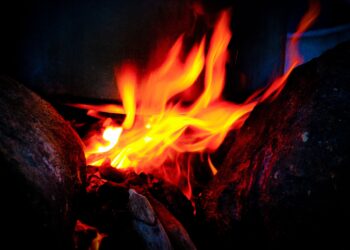 En 1971, prendieron fuego a un pozo de gas creyendo que se apagaría; ahora, 55 años después, la "Puerta del Infierno" sigue activa