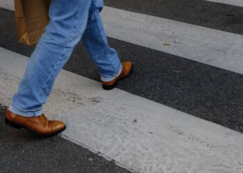 Lo que dice la psicología sobre las personas que siempre caminan demasiado rápido