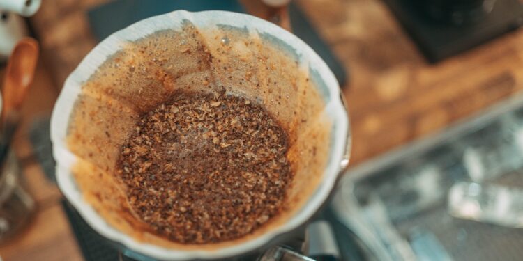 Tardé mucho tiempo en entender por qué no debería tirar los posos de café usados a la basura