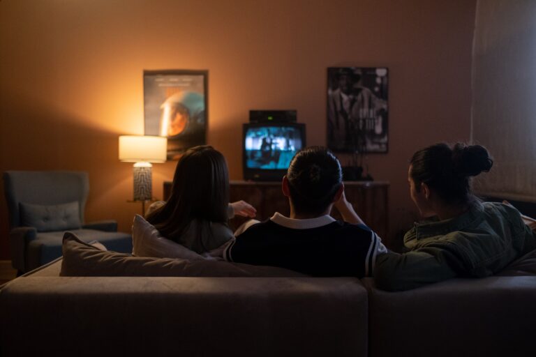 Hacer actividad física después de un día estresante es bueno para el cerebro, pero ver televisión podría ser aún mejor, revela un estudio