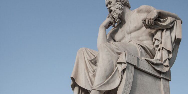 Sócrates, filósofo griego: "Prefiero el conocimiento a la riqueza, ya que el primero es perenne, mientras que la segunda es caduca"