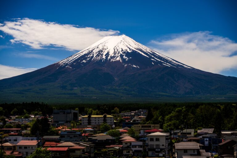 Japón toma una decisión sorprendente y comienza a cobrar por los rescates en helicóptero de alpinistas