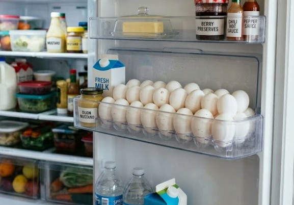Tardé mucho tiempo en entender por qué no debería guardar los huevos en la puerta del refrigerador