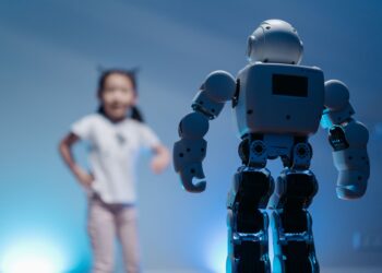 China acelera producción robots humanoides