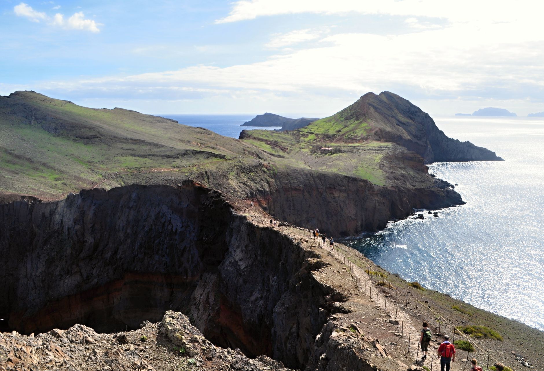 Paisagem de tirar o fôlego com penhascos e oceano na Ponta de São Lourenço, na Madeira, Portugal.