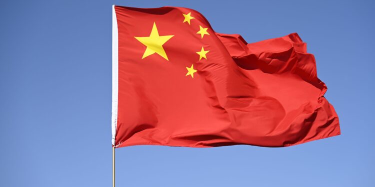 Mientras los países avanzan en la carrera espacial, China construye el primer barco "portasubmarinos" de la historia